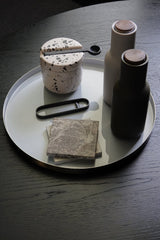 LaLe Living Dekotablett LaLe Living Dekotablett Isa rund in Gold/Grau mit Emaille, Ø34 cm